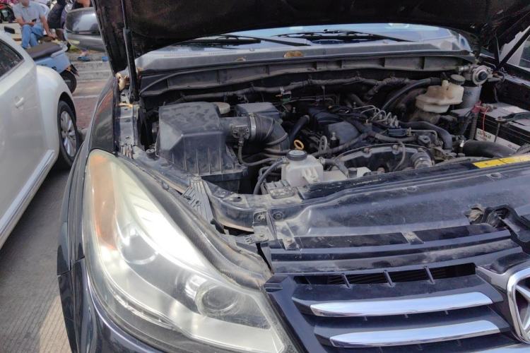 Used JMC Yusheng S350 2013 2.4T Automatic 2WD Diesel Ultra-Luxury 5-Seater Engine Bay Right