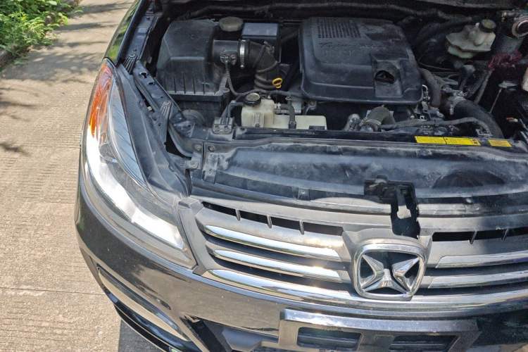 Used JMC Yusheng S350 2013 2.4T Automatic 2WD Diesel Luxury Edition 5 Seats Engine Bay Right