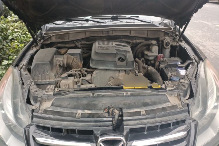 Used JMC Yusheng S350 2013 2.4T Automatic 4x4 Diesel Ultra-Luxury 5-Seater Engine Bay