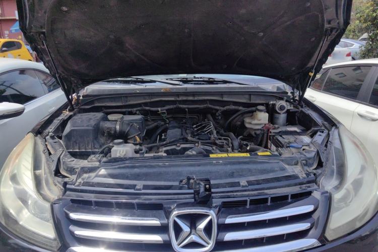 Used JMC Yusheng S350 2013 2.4T Automatic 2WD Diesel Ultra-Luxury 5-Seater Engine Bay