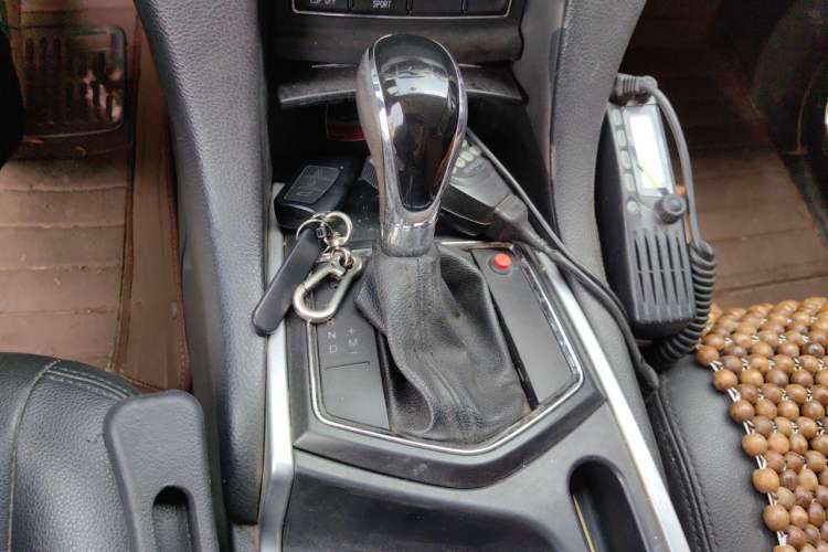 Used JMC Yusheng S350 2013 2.4T Automatic 2WD Diesel Ultra-Luxury 5-Seater Gear Lever