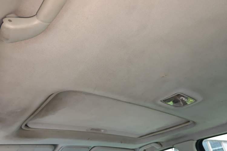 Used JMC Yusheng S350 2013 2.4T Automatic 4x4 Diesel Ultra-Luxury 5-Seater Headliner