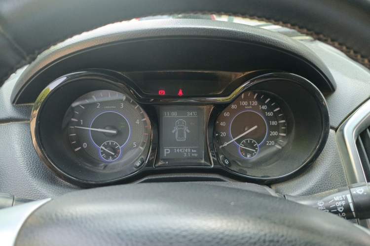 Used JMC Yusheng S350 2013 2.4T Automatic 4x4 Diesel Luxury 5-Seater Instrument Cluster