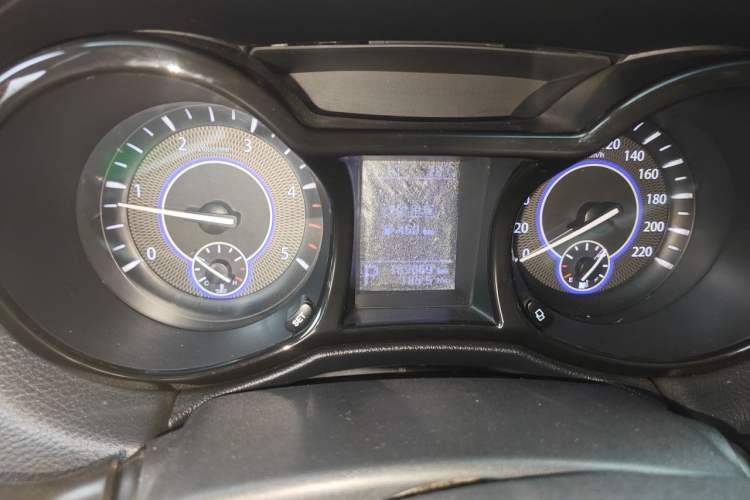 Used JMC Yusheng S350 2013 2.4T Automatic 2WD Diesel Ultra-Luxury 5-Seater Instrument Cluster