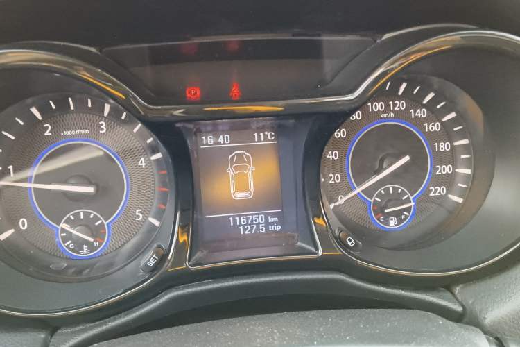 Used JMC Yusheng S350 2013 2.4T Manual Two-Wheel Drive Diesel Ultra-Luxury 5-Seater Instrument Cluster