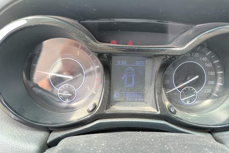 Used JMC Yusheng S350 2013 2.4T Automatic 2WD Diesel Luxury Edition 5 Seats Instrument Cluster