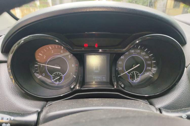 Used JMC Yusheng S350 2013 2.0T Manual Two-Wheel Drive Gasoline Ultra-Luxury 5-Seater Instrument Cluster