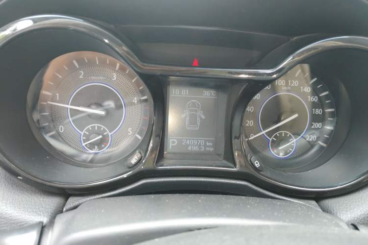 Used JMC Yusheng S350 2013 2.4T Automatic 2WD Diesel Luxury Edition 5 Seats Instrument Cluster