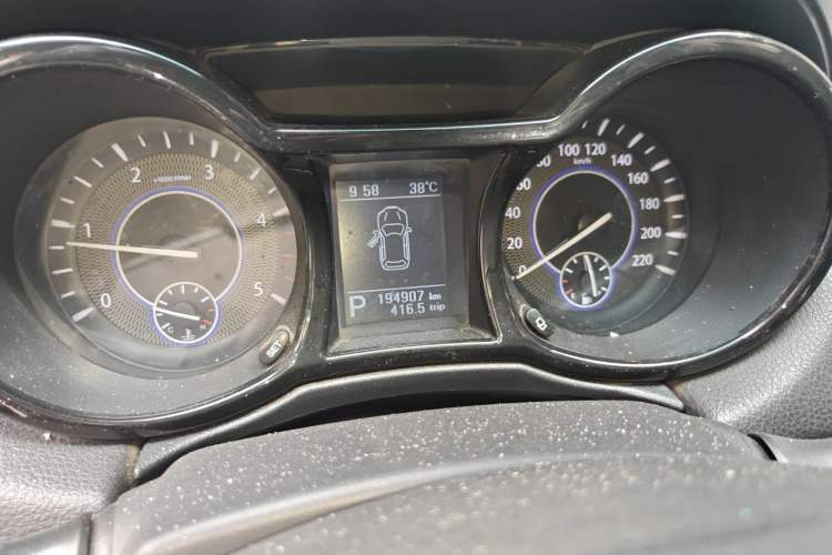 Used JMC Yusheng S350 2013 2.4T Automatic 4x4 Diesel Luxury 5-Seater Instrument Cluster