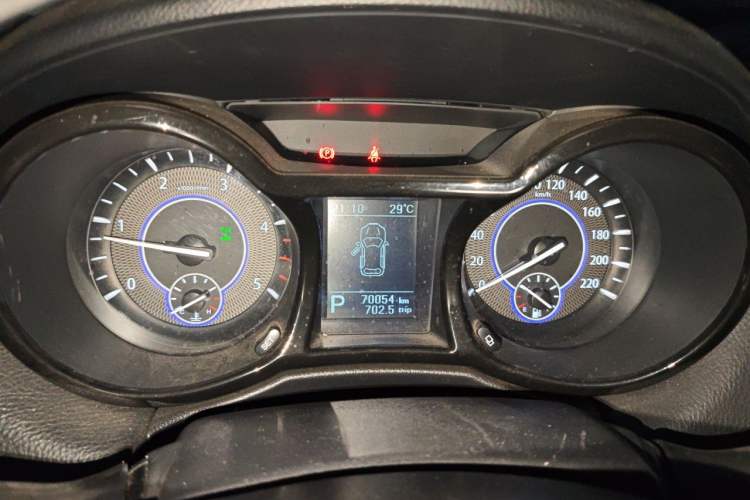 Used JMC Yusheng S350 2013 2.4T Automatic 4x4 Diesel Luxury 5-Seater Instrument Cluster