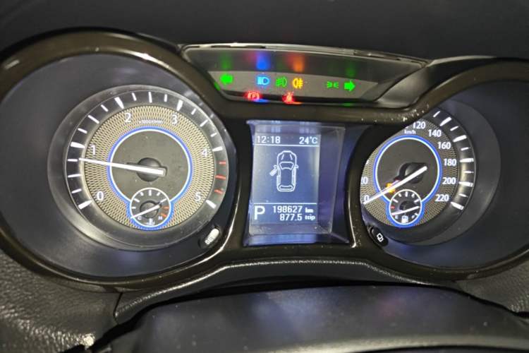 Used JMC Yusheng S350 2013 2.4T Automatic 2WD Diesel Luxury Edition 5 Seats Instrument Cluster