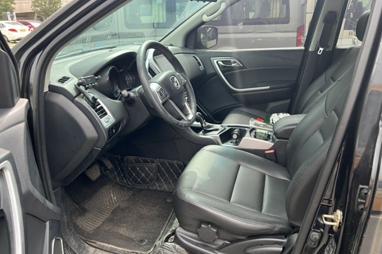 Used JMC Yusheng S350 2013 2.4T Automatic 2WD Diesel Luxury Edition 5 Seats Interior 1