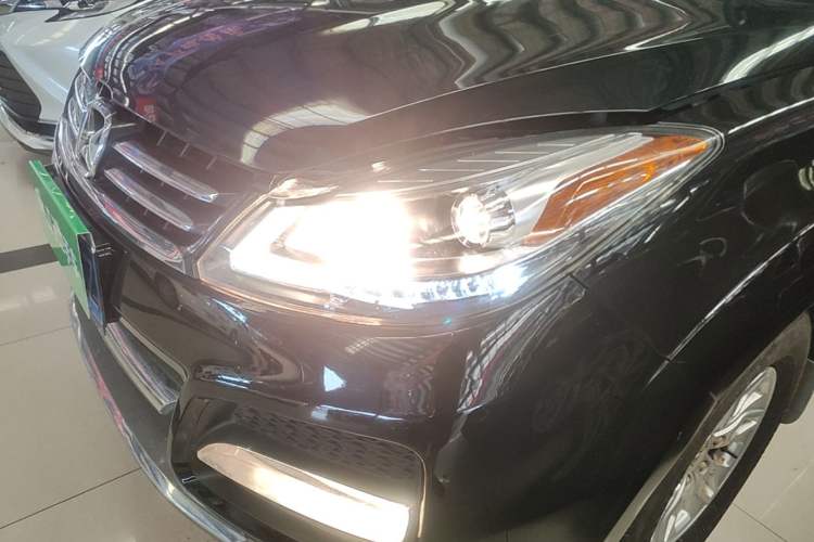 Used JMC Yusheng S350 2013 2.4T Automatic 2WD Diesel Luxury Edition 5 Seats Left Front Headlight