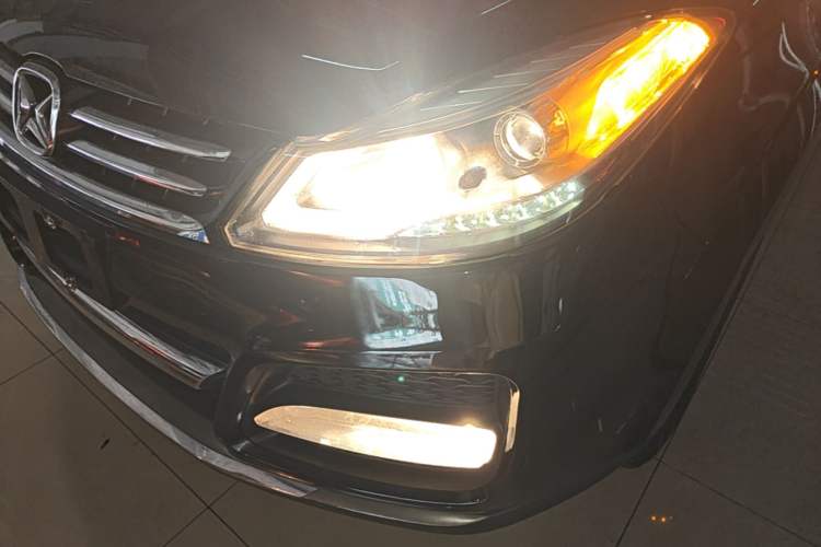 Used JMC Yusheng S350 2013 2.4T Automatic 2WD Diesel Luxury Edition 5 Seats Left Front Headlight