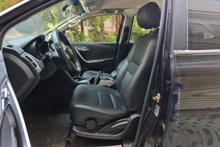 Used JMC Yusheng S350 2013 2.4T Automatic 2WD Diesel Luxury Edition 5 Seats Left Front Seat