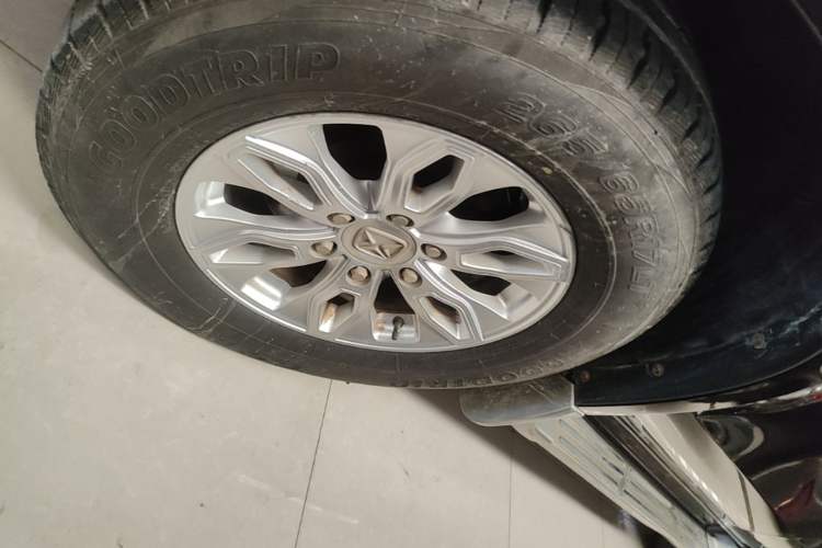 Used JMC Yusheng S350 2013 2.4T Automatic 2WD Diesel Luxury Edition 5 Seats Left Front Wheel Hub