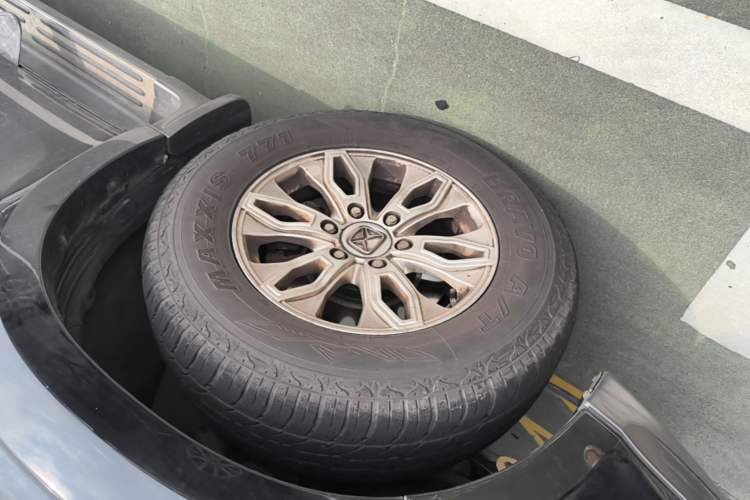 Used JMC Yusheng S350 2013 2.4T Automatic 2WD Diesel Luxury Edition 5 Seats Left Front Wheel Hub