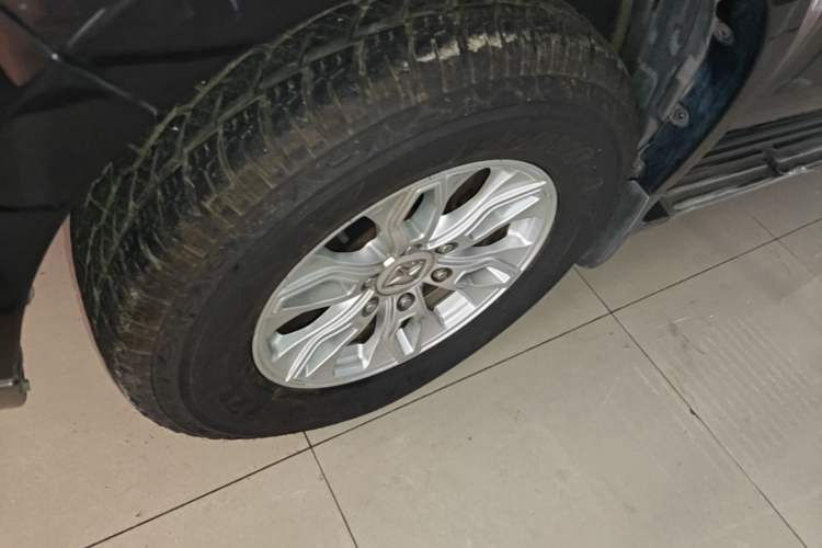 Used JMC Yusheng S350 2013 2.4T Automatic 2WD Diesel Luxury Edition 5 Seats Left Front Wheel Hub