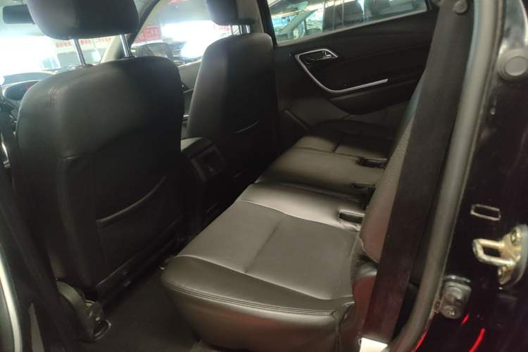 Used JMC Yusheng S350 2013 2.4T Automatic 2WD Diesel Luxury Edition 5 Seats Left Rear Seat
