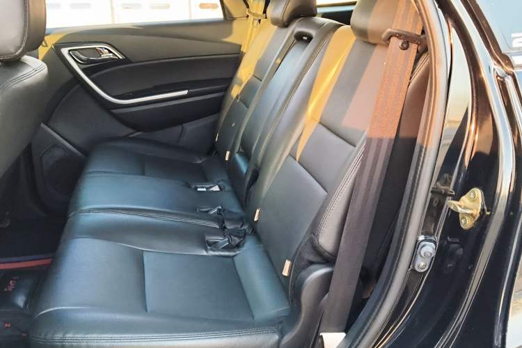 Used JMC Yusheng S350 2013 2.4T Manual Two-Wheel Drive Diesel Ultra-Luxury 5-Seater Left Rear Seat