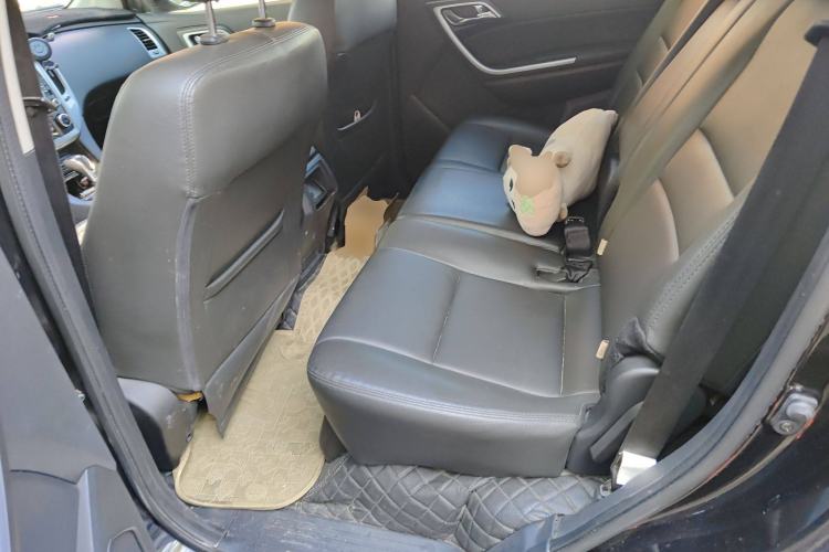 Used JMC Yusheng S350 2013 2.4T Automatic 2WD Diesel Luxury Edition 5 Seats Left Rear Seat