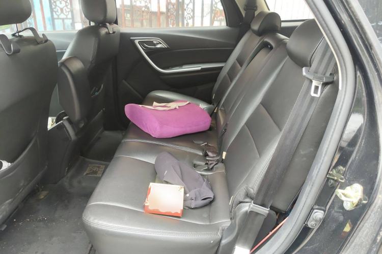 Used JMC Yusheng S350 2013 2.4T Automatic 2WD Diesel Luxury Edition 5 Seats Left Rear Seat