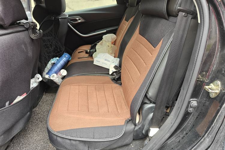 Used JMC Yusheng S350 2013 2.4T Automatic 2WD Diesel Luxury Edition 5 Seats Left Rear Seat