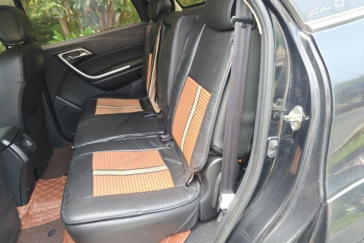 Used JMC Yusheng S350 2013 2.4T Automatic 2WD Diesel Luxury Edition 5 Seats Left Rear Seat