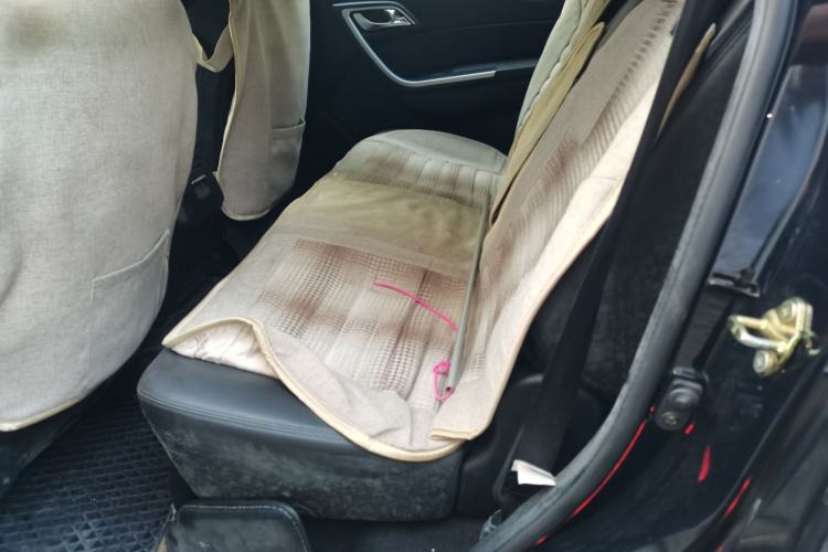 Used JMC Yusheng S350 2013 2.4T Automatic 4x4 Diesel Luxury 5-Seater Left Rear Seat