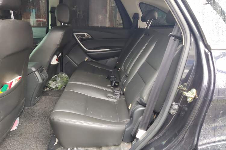 Used JMC Yusheng S350 2013 2.4T Automatic 2WD Diesel Luxury Edition 5 Seats Left Rear Seat