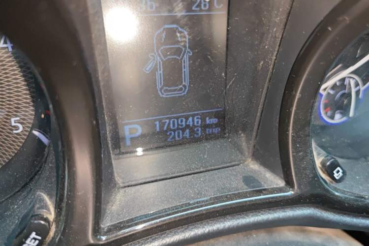 Used JMC Yusheng S350 2013 2.4T Automatic 4x4 Diesel Ultra-Luxury 5-Seater Odometer Close Up