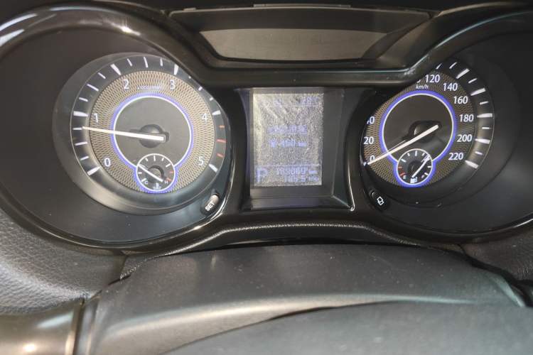 Used JMC Yusheng S350 2013 2.4T Automatic 2WD Diesel Ultra-Luxury 5-Seater Odometer Close Up