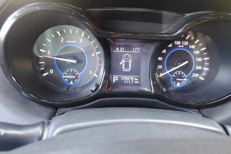 Used JMC Yusheng S350 2013 2.4T Automatic 2WD Diesel Luxury Edition 5 Seats Odometer Close Up