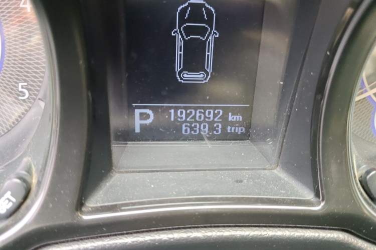 Used JMC Yusheng S350 2013 2.4T Automatic 2WD Diesel Luxury Edition 5 Seats Odometer Close Up