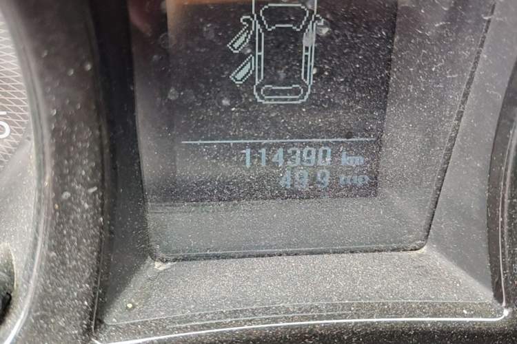 Used JMC Yusheng S350 2013 2.4T Manual Two-Wheel Drive Diesel Luxury Edition 5 Seats Odometer Close Up