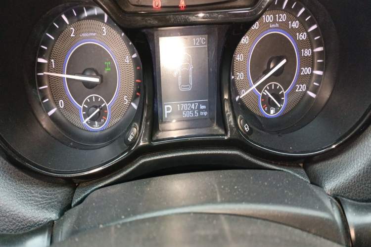 Used JMC Yusheng S350 2013 2.4T Automatic 4x4 Diesel Ultra-Luxury 5-Seater Odometer Close Up