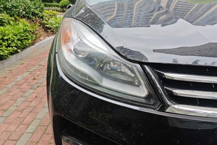 Used JMC Yusheng S350 2013 2.4T Automatic 4x4 Diesel Ultra-Luxury 5-Seater Right Front Headlight