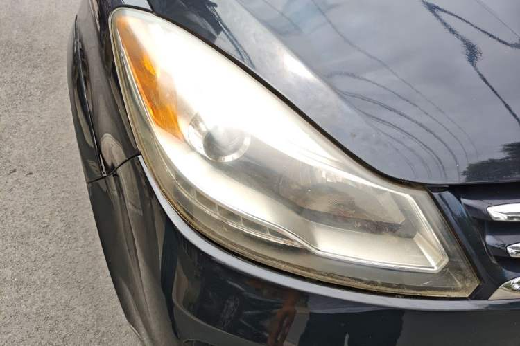 Used JMC Yusheng S350 2013 2.4T Automatic 2WD Diesel Luxury Edition 5 Seats Right Front Headlight