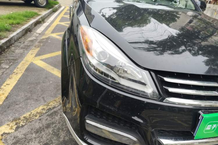 Used JMC Yusheng S350 2013 2.0T Manual Two-Wheel Drive Gasoline Ultra-Luxury 5-Seater Right Front Headlight