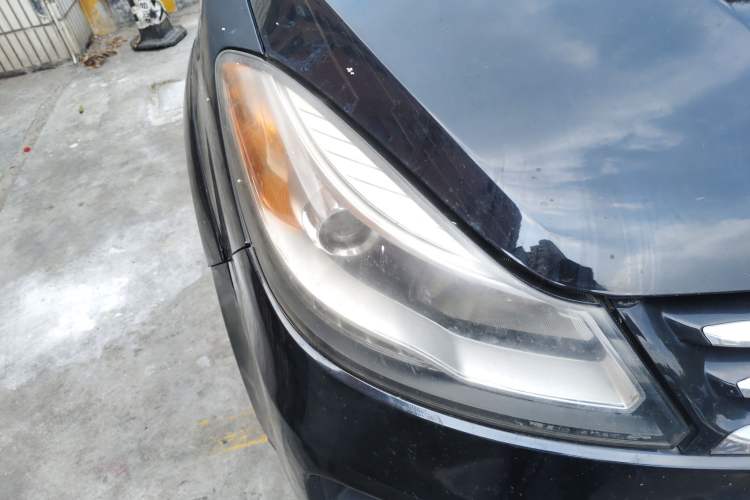 Used JMC Yusheng S350 2013 2.4T Automatic 2WD Diesel Luxury Edition 5 Seats Right Front Headlight
