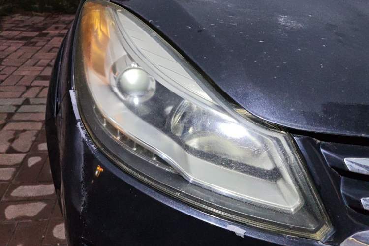Used JMC Yusheng S350 2013 2.4T Automatic 4x4 Diesel Luxury 5-Seater Right Front Headlight