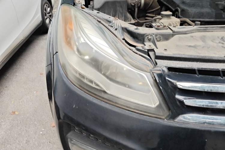 Used JMC Yusheng S350 2013 2.4T Automatic 2WD Diesel Luxury 7-Seater Right Front Headlight