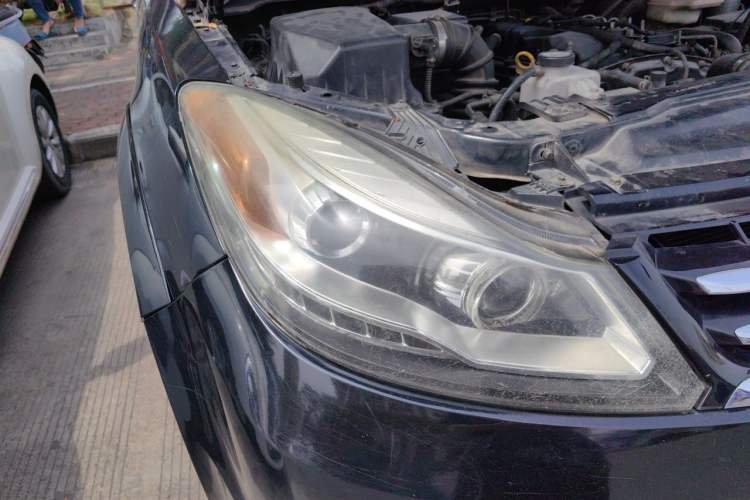 Used JMC Yusheng S350 2013 2.4T Automatic 2WD Diesel Ultra-Luxury 5-Seater Right Front Headlight