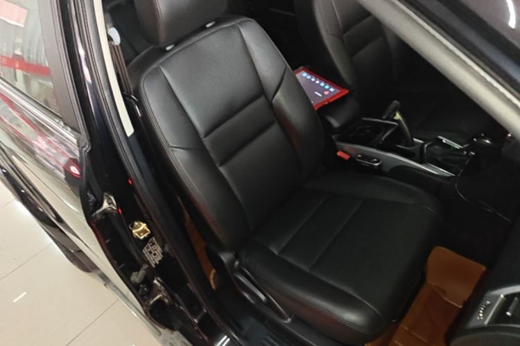 Used JMC Yusheng S350 2013 2.4T Automatic 2WD Diesel Luxury Edition 5 Seats Right Front Seat