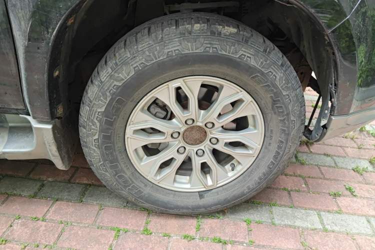 Used JMC Yusheng S350 2013 2.4T Automatic 4x4 Diesel Ultra-Luxury 5-Seater Right Front Wheel Hub
