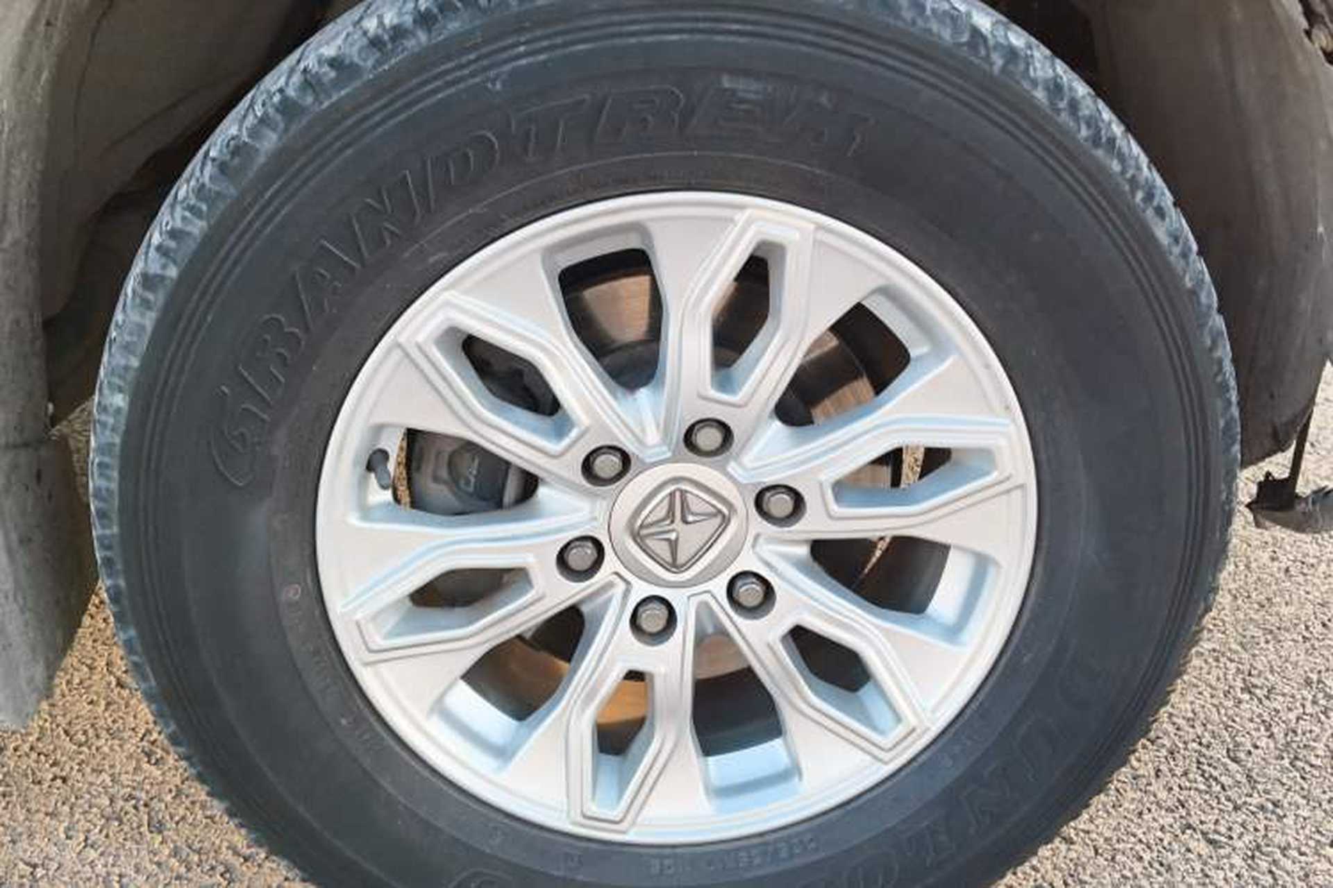 Used JMC Yusheng S350 2013 2.4T Manual Two-Wheel Drive Diesel Ultra-Luxury 5-Seater Right Front Wheel Hub