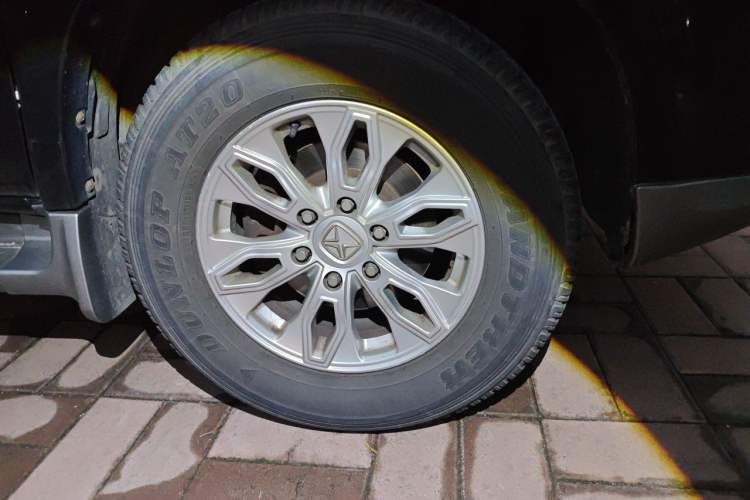 Used JMC Yusheng S350 2013 2.4T Automatic 4x4 Diesel Luxury 5-Seater Right Front Wheel Hub