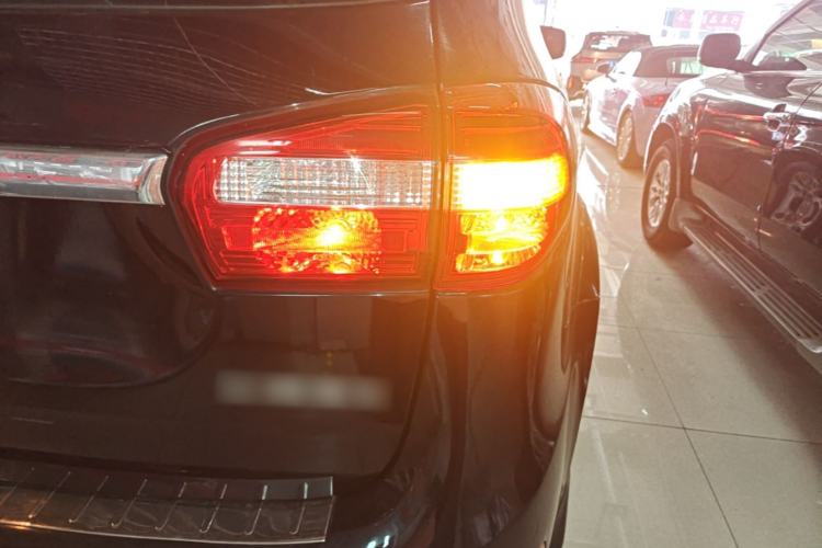 Used JMC Yusheng S350 2013 2.4T Automatic 2WD Diesel Luxury Edition 5 Seats Right Rear Taillight