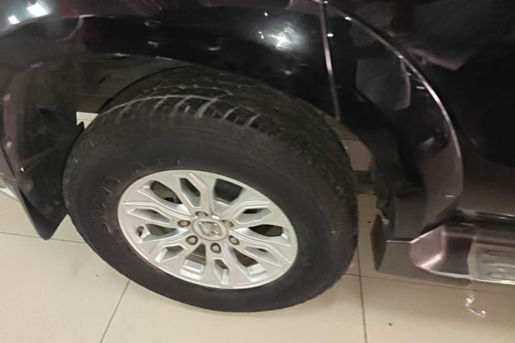 Used JMC Yusheng S350 2013 2.4T Automatic 2WD Diesel Luxury Edition 5 Seats Right Rear Wheel Hub