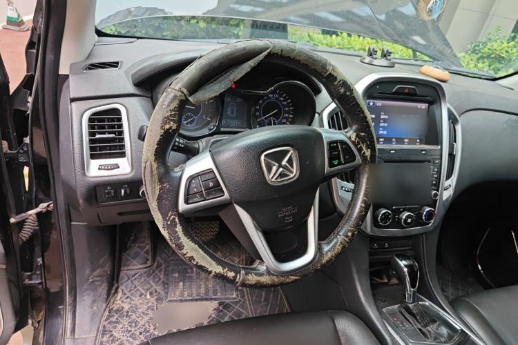 Used JMC Yusheng S350 2013 2.4T Automatic 4x4 Diesel Ultra-Luxury 5-Seater Steering Wheel